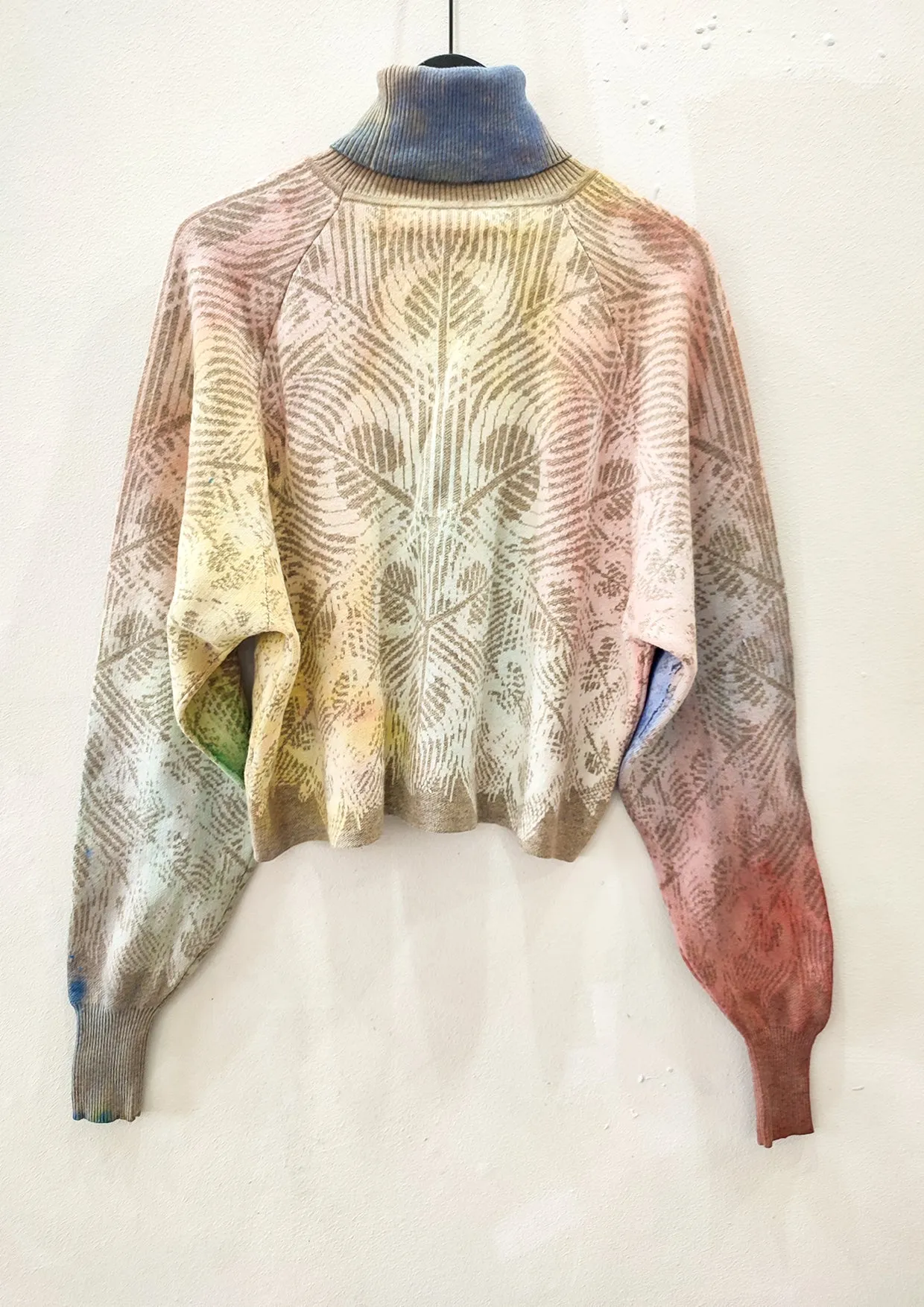 HANDPAINTED - SWEATER TURTLENECK - KNIT JACQUARD beige/white painted